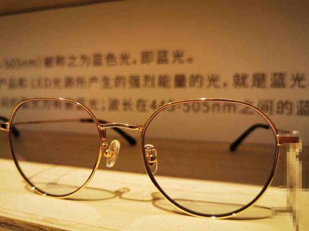 網(wǎng)紅產(chǎn)品 防藍(lán)光眼鏡 真的能護(hù)眼嗎 專家這樣說(shuō)