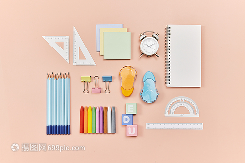 文具美學 粉色桌面平鋪的創意搭配指南
